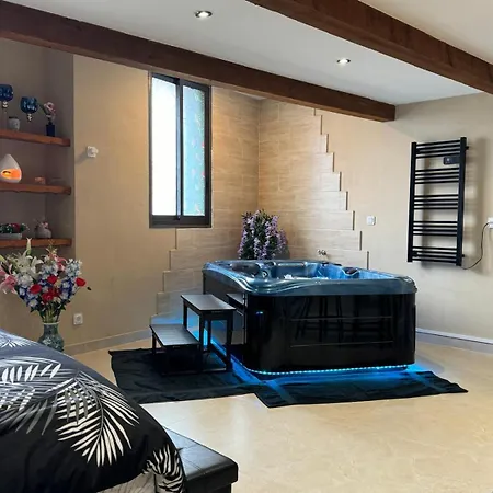 Le Cocon Evasion Privee - Jacuzzi - Liefdeshotel