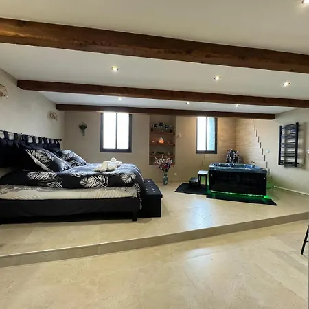 Liefdeshotel Le Cocon Evasion Privee - Jacuzzi - Lunel (Herault)