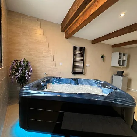 Le Cocon Evasion Privee - Jacuzzi - Liefdeshotel *