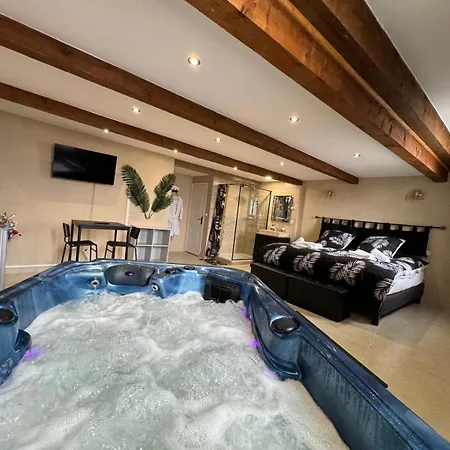 Le Cocon Evasion Privee - Jacuzzi - Lunel (Herault)