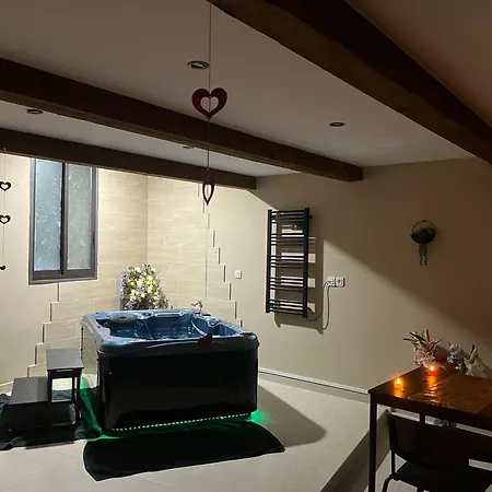 Liefdeshotel Le Cocon Evasion Privee - Jacuzzi - Lunel (Herault)